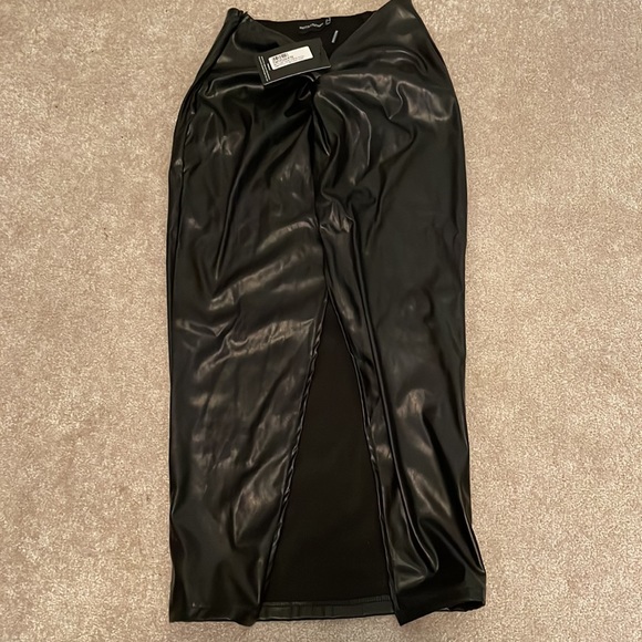 🌑 Twist detail midi skirt 🌑 - Picture 2 of 3